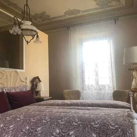 Oda ve Kahvaltı Il Maiale Bianco 3*